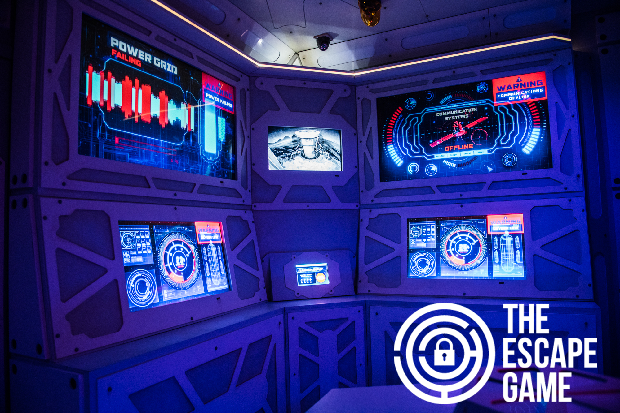 Nashville Predators Play The Mission: Mars Escape Room